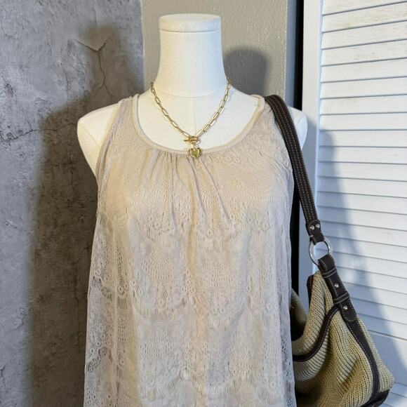 Cream ruffle tank top - Picture 5 of 7